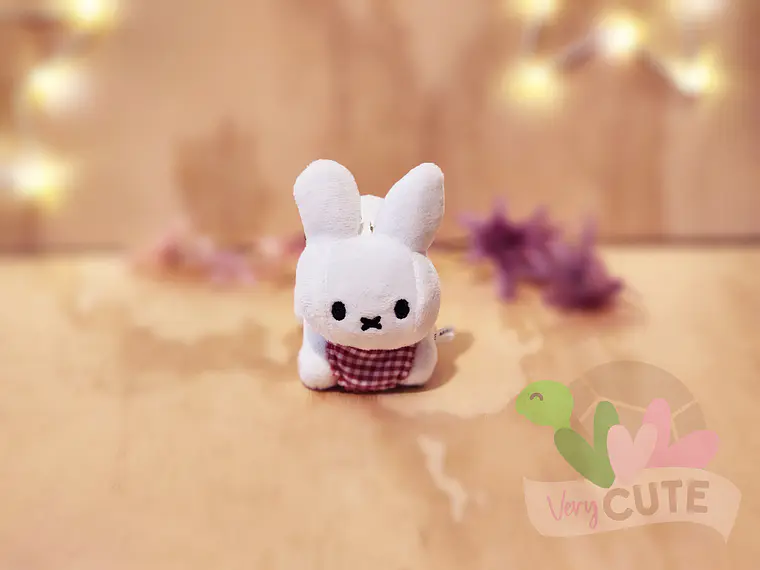 Llavero Peluche Miffy con Babero 2