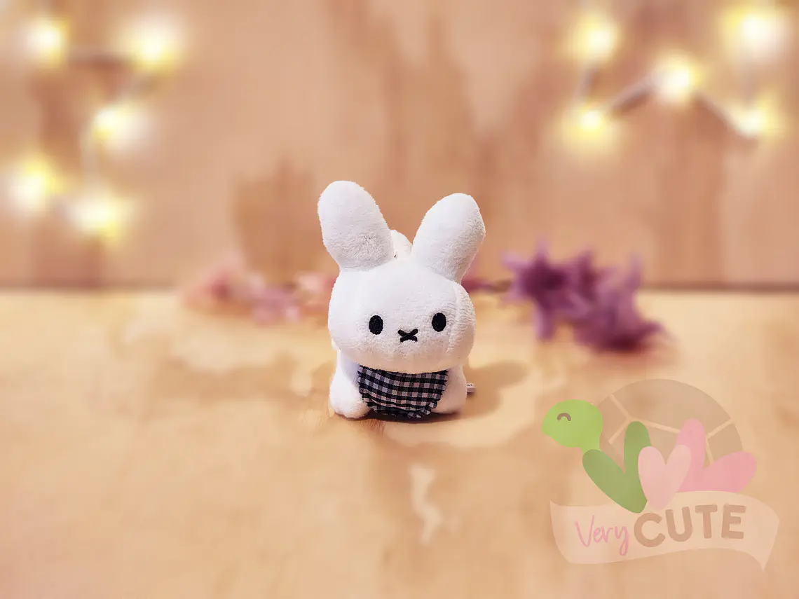 Llavero Peluche Miffy con Babero 4