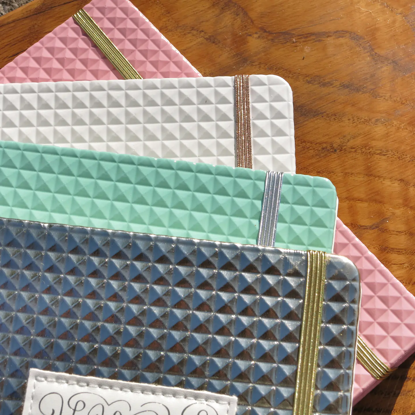 Libreta Mooving bullet hojas punteadas 1