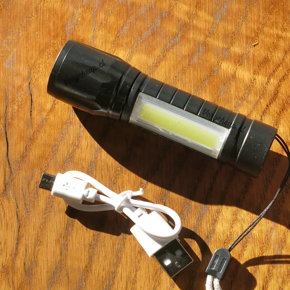 Mini linterna recargable con caja 2