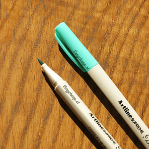 Artline supreme brush pen