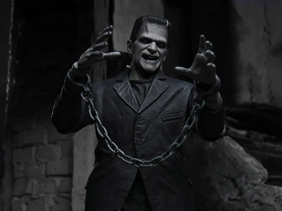 ULTIMATE FRANKENSTEIN'S MONSTER (BLACK & WHITE) - UNIVERSAL MONSTERS 2