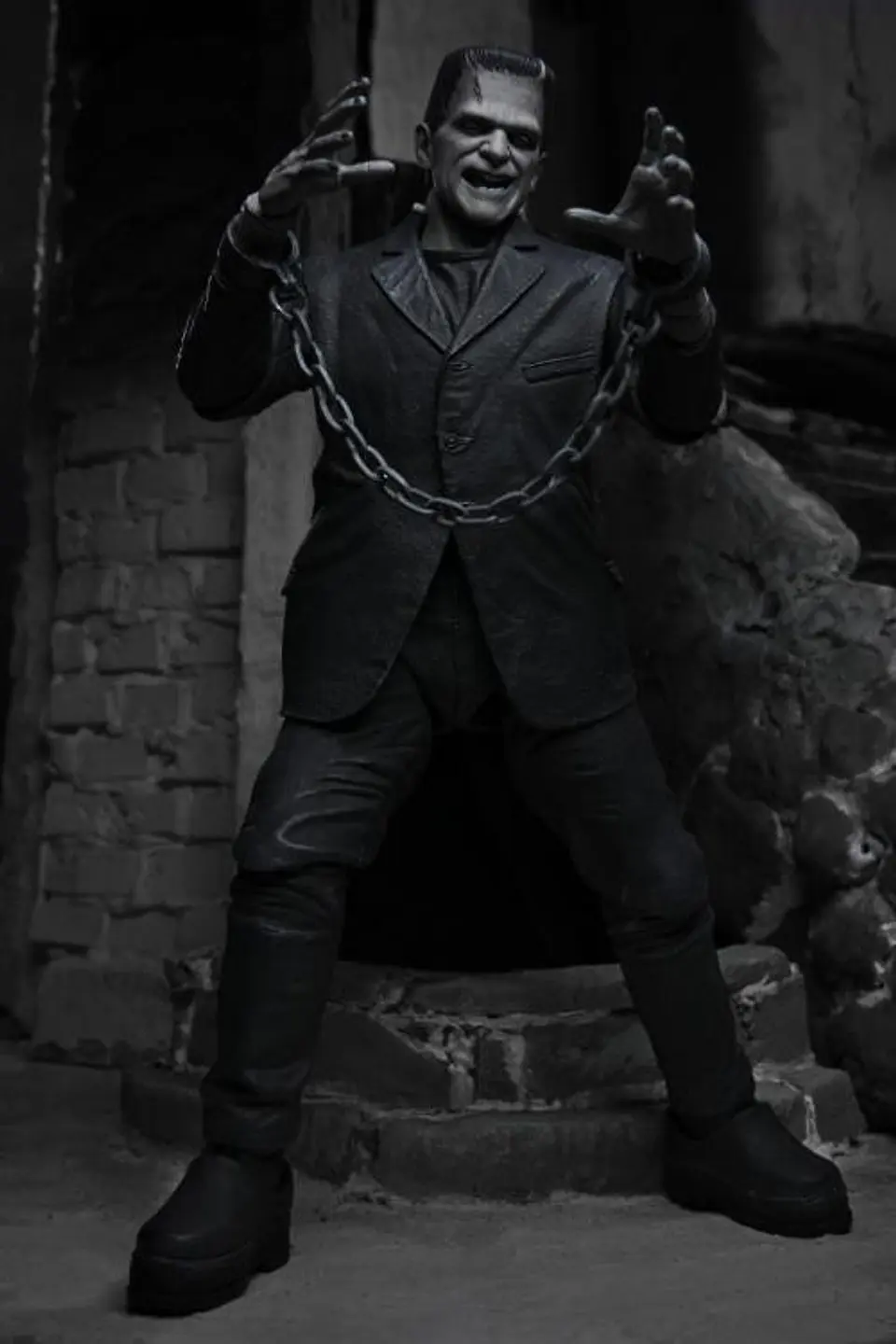 ULTIMATE FRANKENSTEIN'S MONSTER (BLACK & WHITE) - UNIVERSAL MONSTERS 4