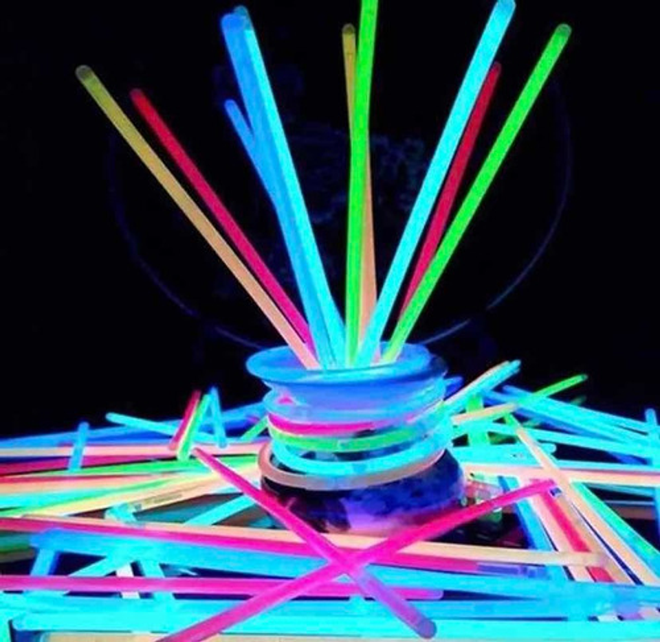 100 Pulseras Flúor Fiestas Neón Tik Tok Brillan En Oscuridad 2