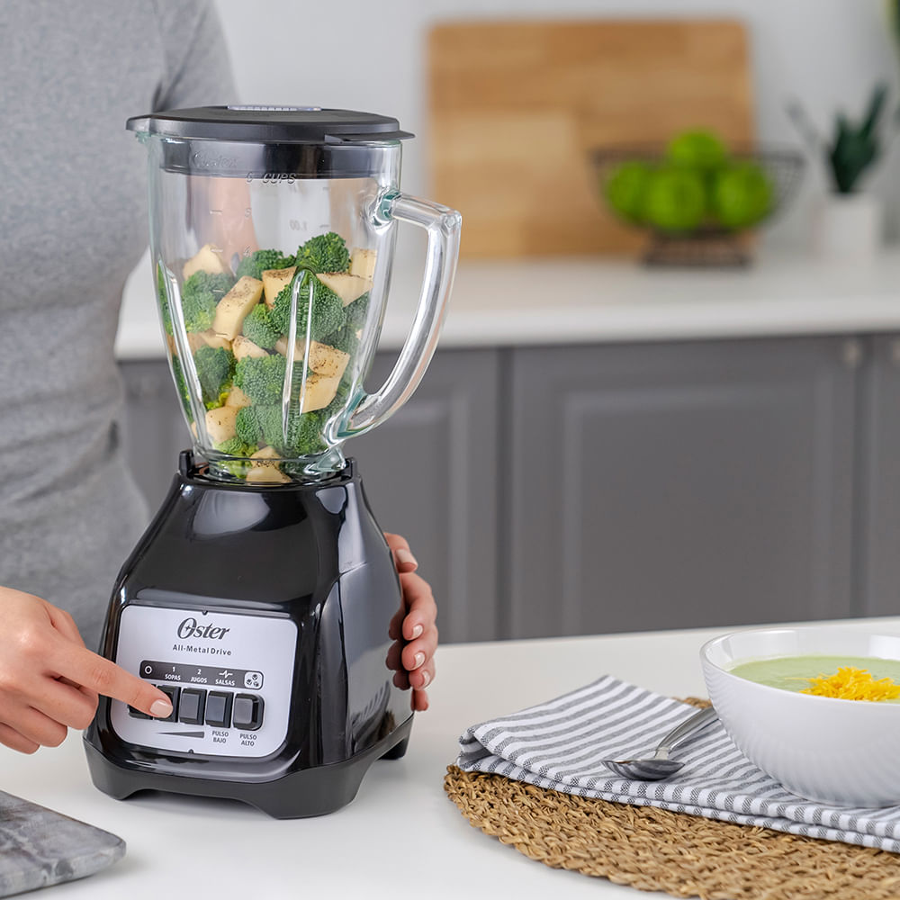 Licuadora Oster® 2 velocidades más pulso y vaso de vidrio BLSTKAGBPB 8
