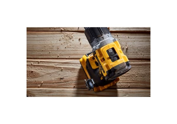 Taladro-inalámbrico-atornillador-13-mm-20V-sin-batería dcd805b 4