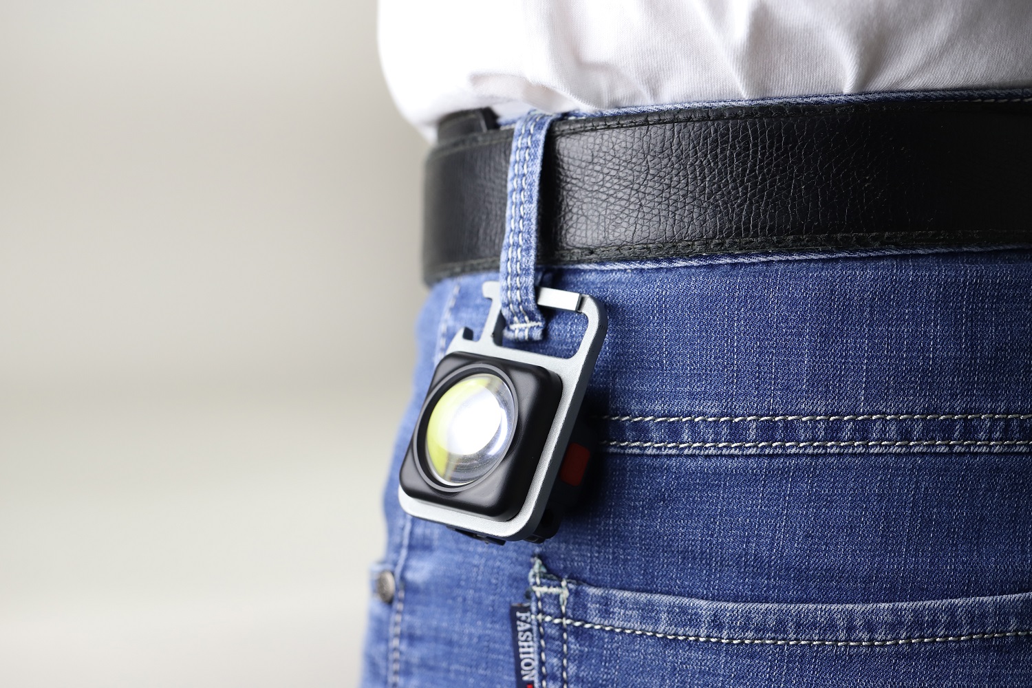 Linterna Mini Recargable 420 Lúmenes Westinghouse 3