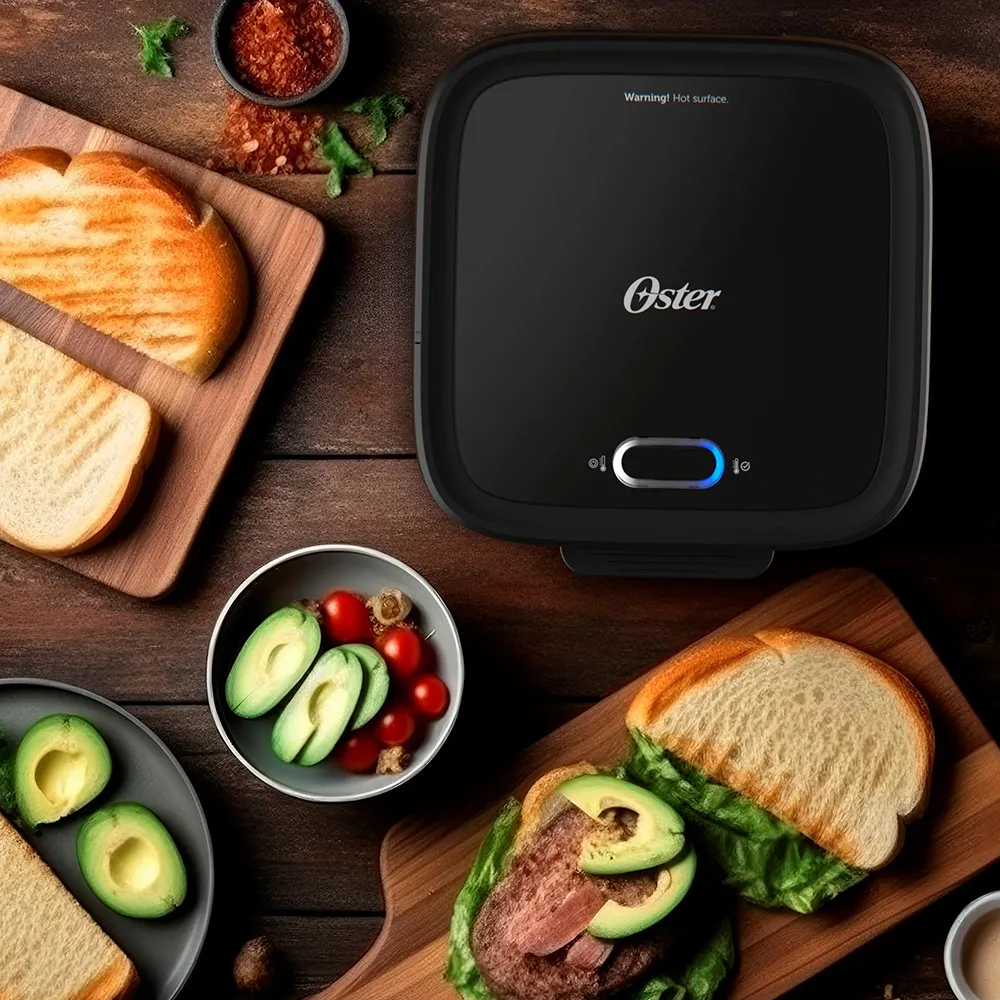 Sandwichera Oster® Compacta Con Platos Hondos CKSTSM400 4