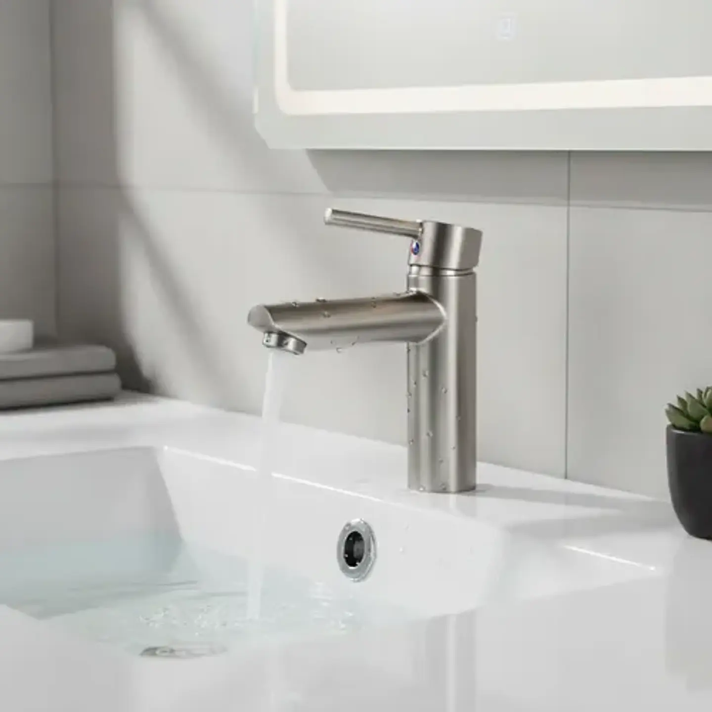 Llave Lavatorio Lavamanos Simple Tipo Inox Taumm Acabado Cromado Color Plateado 2