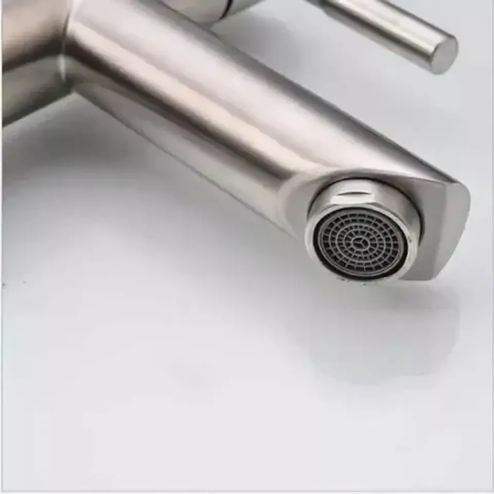 Llave Lavatorio Lavamanos Simple Tipo Inox Taumm Acabado Cromado Color Plateado 4