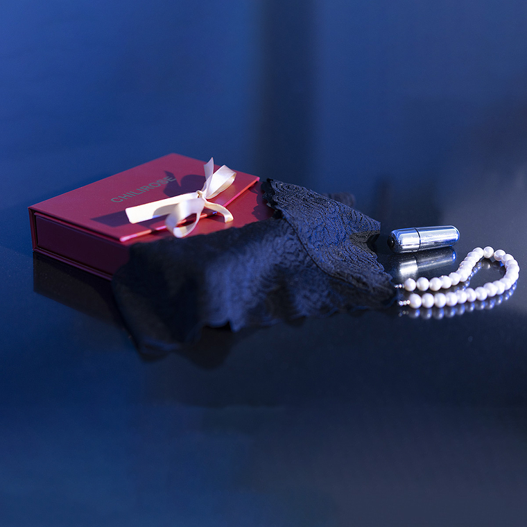 TANGA DE PÉROLAS CR-4395 PRETA COM BALA VIBRATÓRIA - 36 S 4