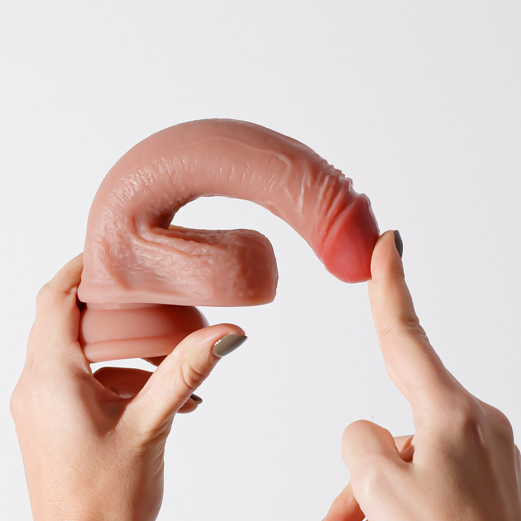 DILDO DE SILICONE LÍQUIDO INVIKTUS 7 CRUSHIOUS PELE 4