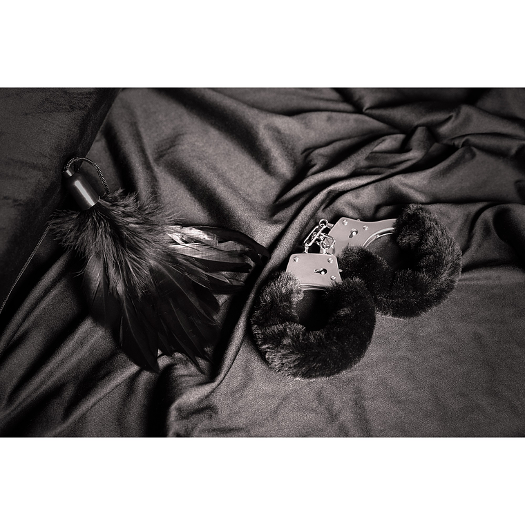 ALGEMAS COM PELÚCIA FURRY METAL PRETO OUCH! 6