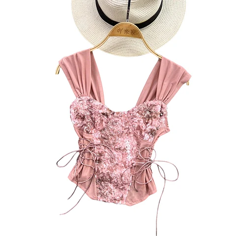 Crop Top De Moda Con Encaje Y Mangas Cortas
