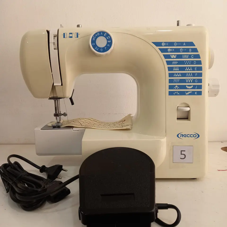 Máquina de coser Recco (5) 1