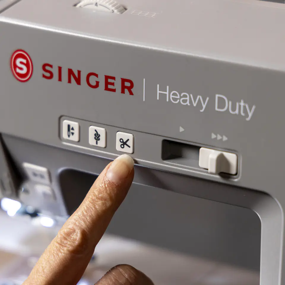 Máquina de coser Singer computarizada HD6805C Heavy Duty 5