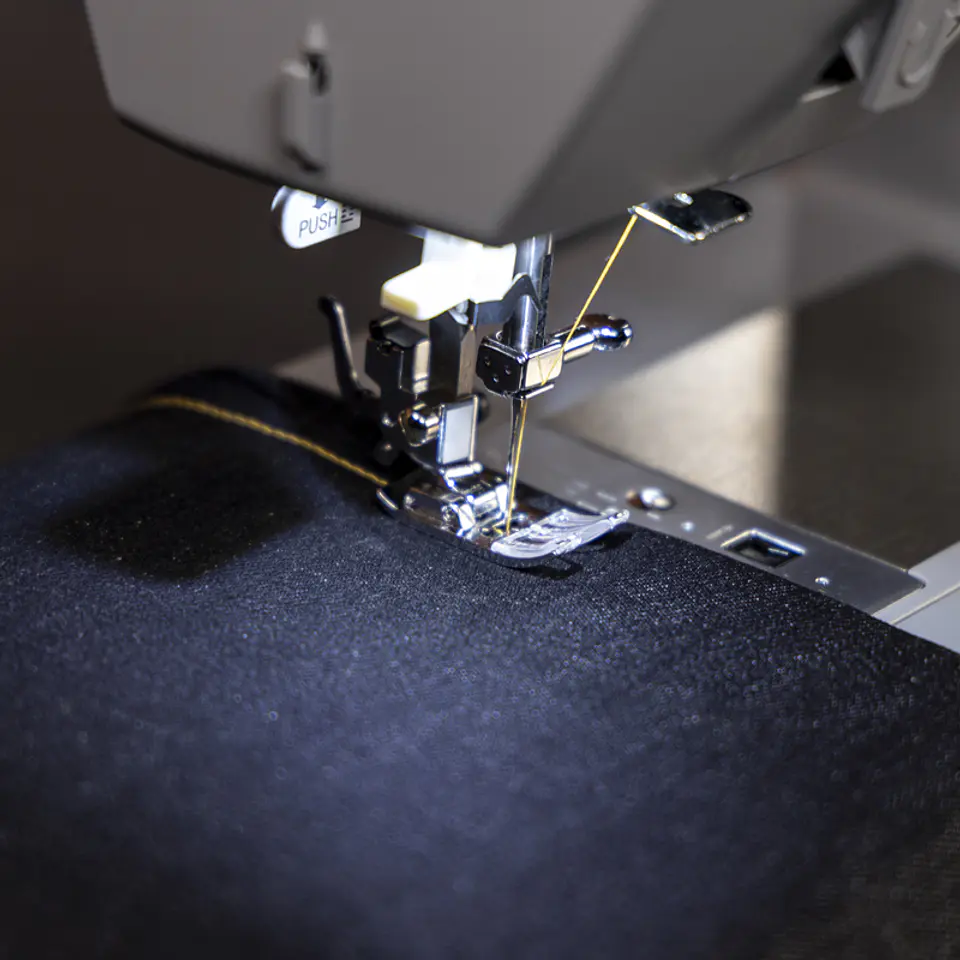 Máquina de coser Singer computarizada HD6805C Heavy Duty 8