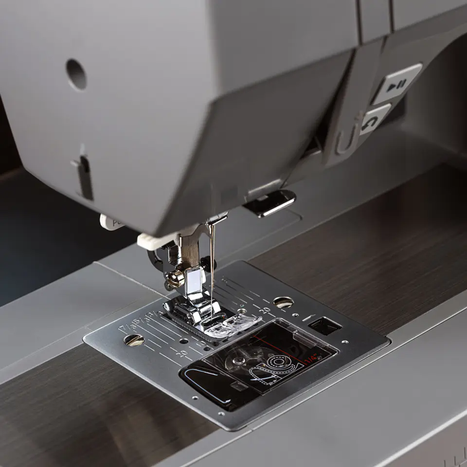 Máquina de coser Singer computarizada HD6805C Heavy Duty 7