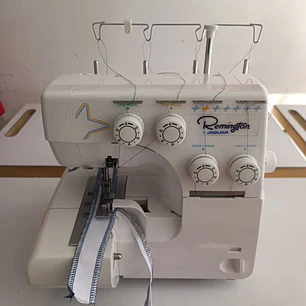 Máquina de coser Overlock Remington SL3340D