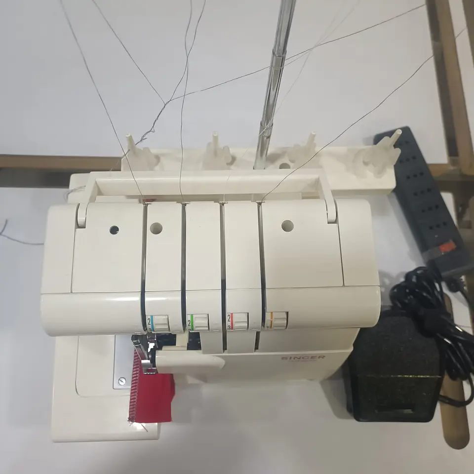 Máquina de coser Overlock Singer 14SH654 2
