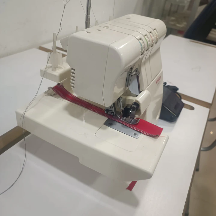 Máquina de coser Overlock Singer 14SH654 3