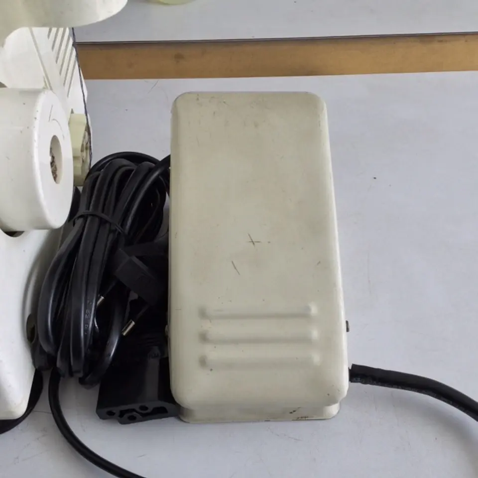 Máquina de coser Overlock 14U234 4