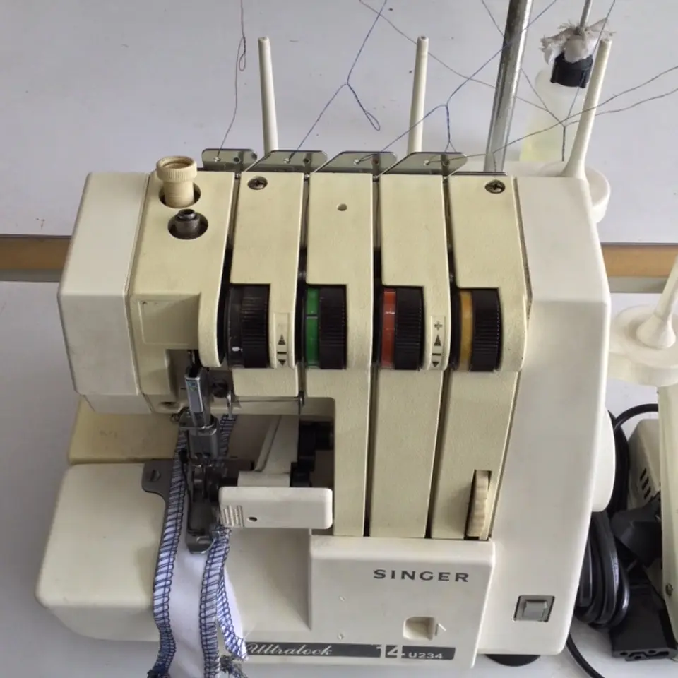 Máquina de coser Overlock 14U234 2
