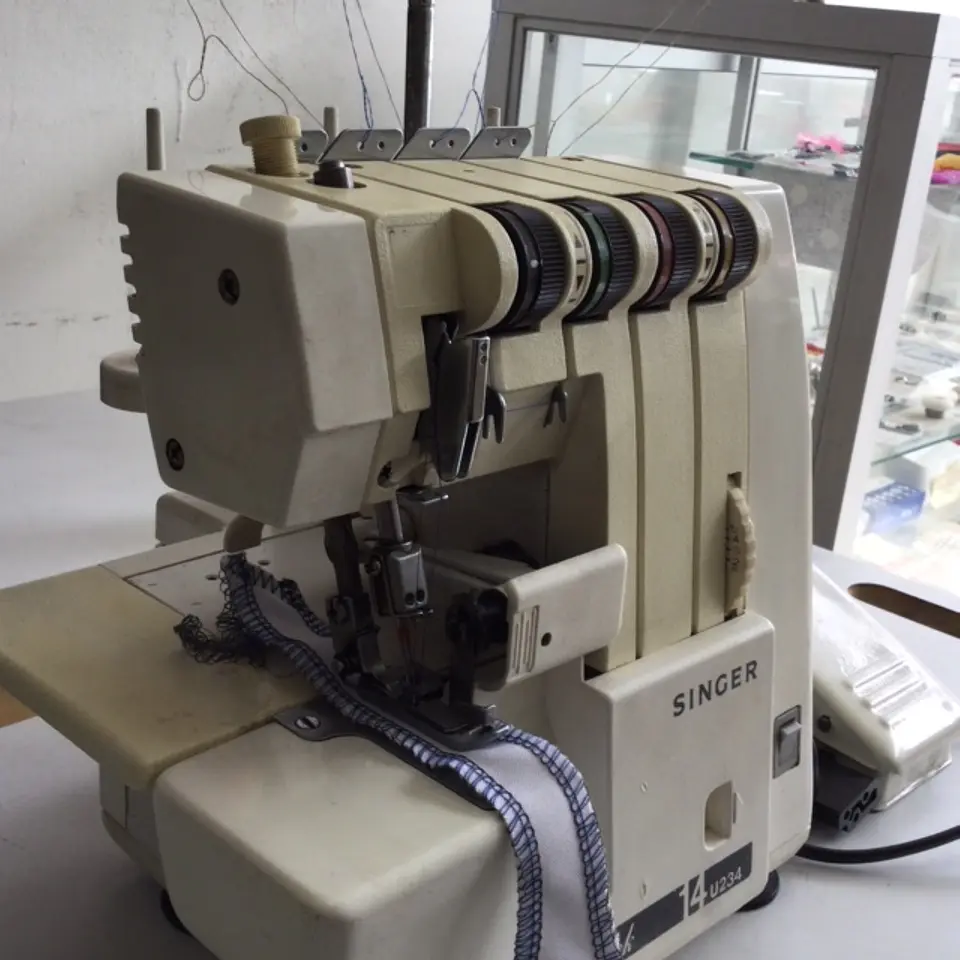 Máquina de coser Overlock 14U234 3