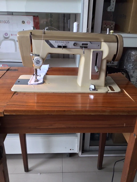 Máquina de coser Remington Recta Zig Zag con mueble