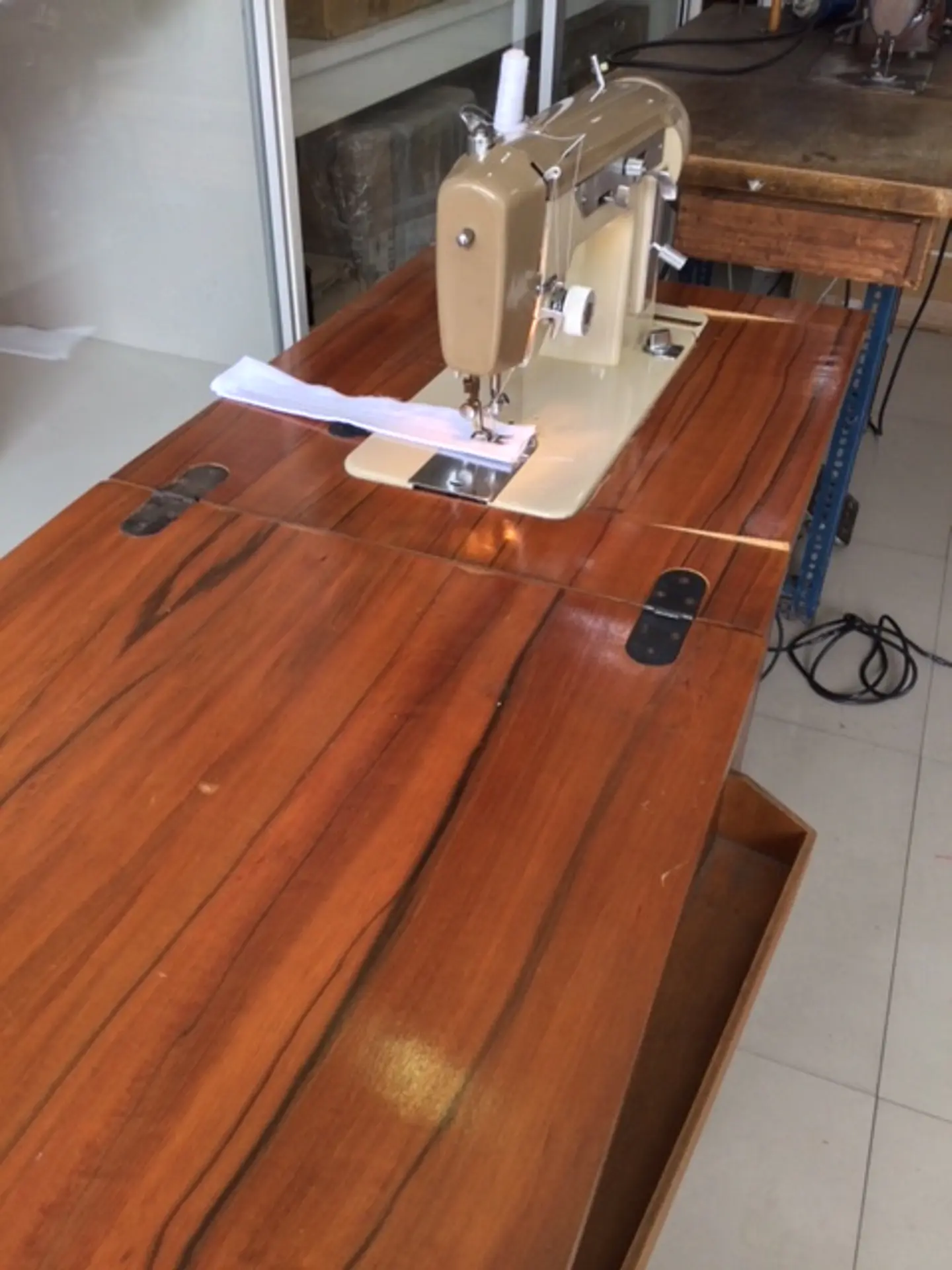 Máquina de coser Remington Recta Zig Zag con mueble 5
