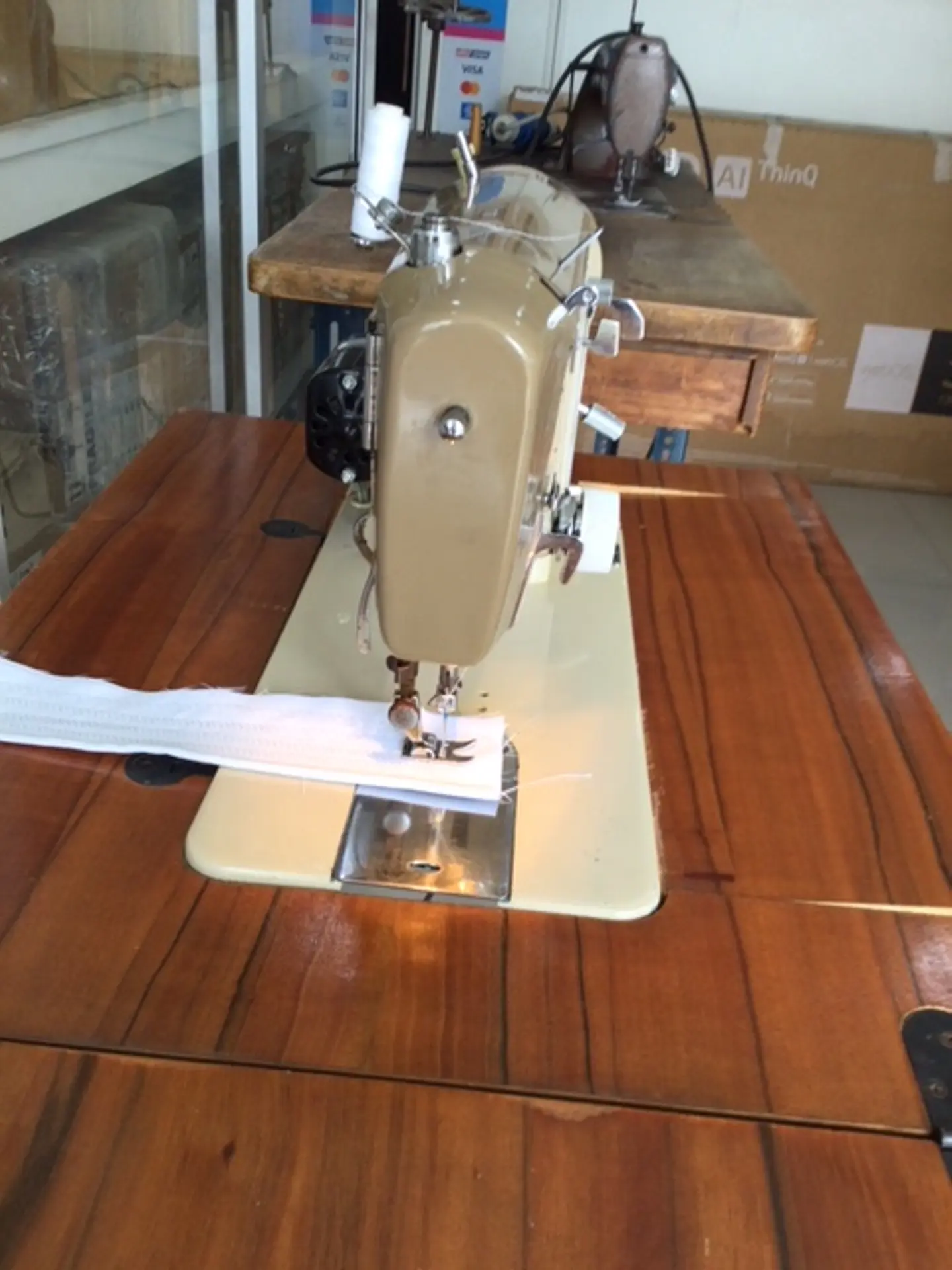 Máquina de coser Remington Recta Zig Zag con mueble 6