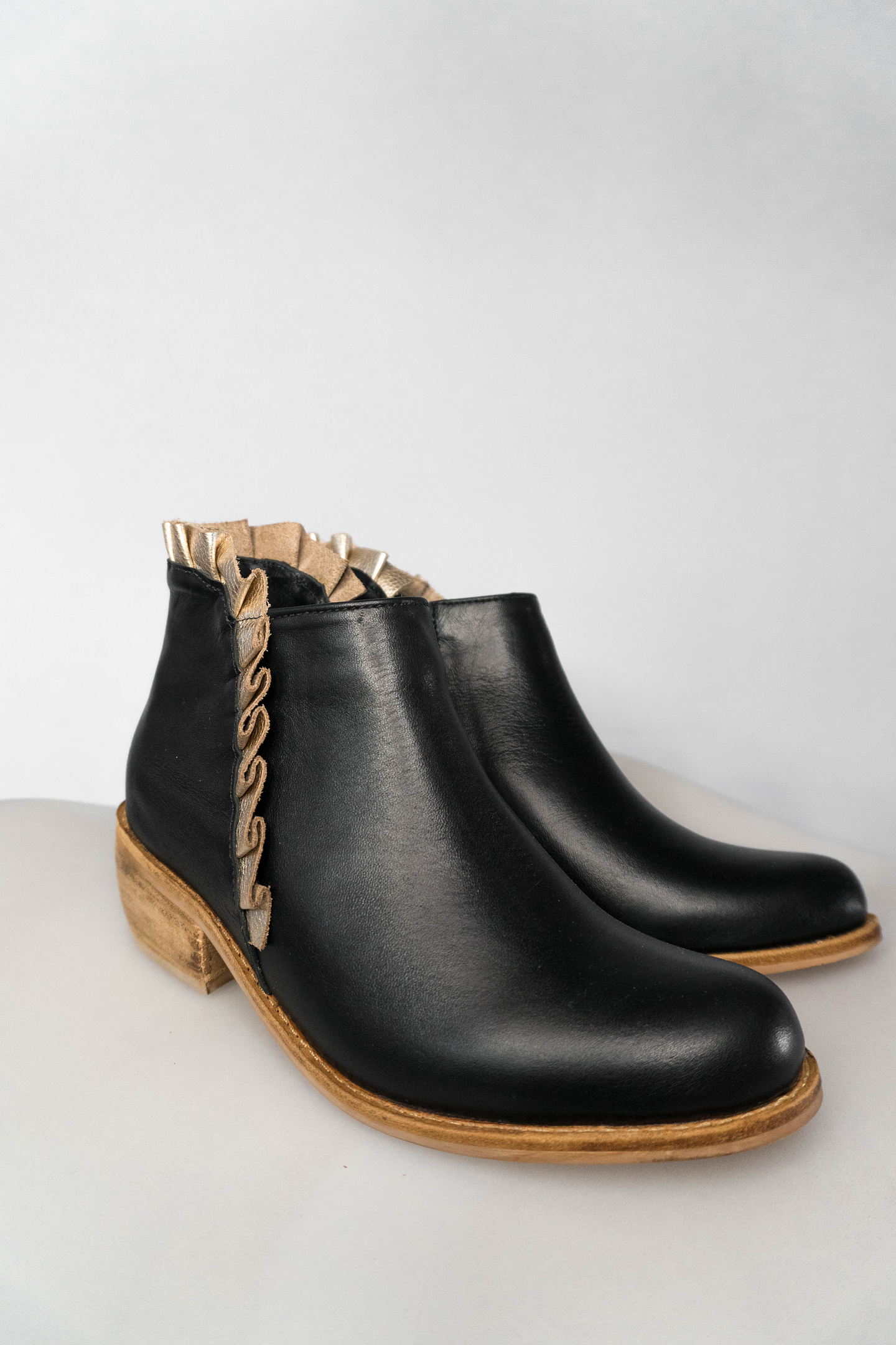 Quito Negro y Dorado  2