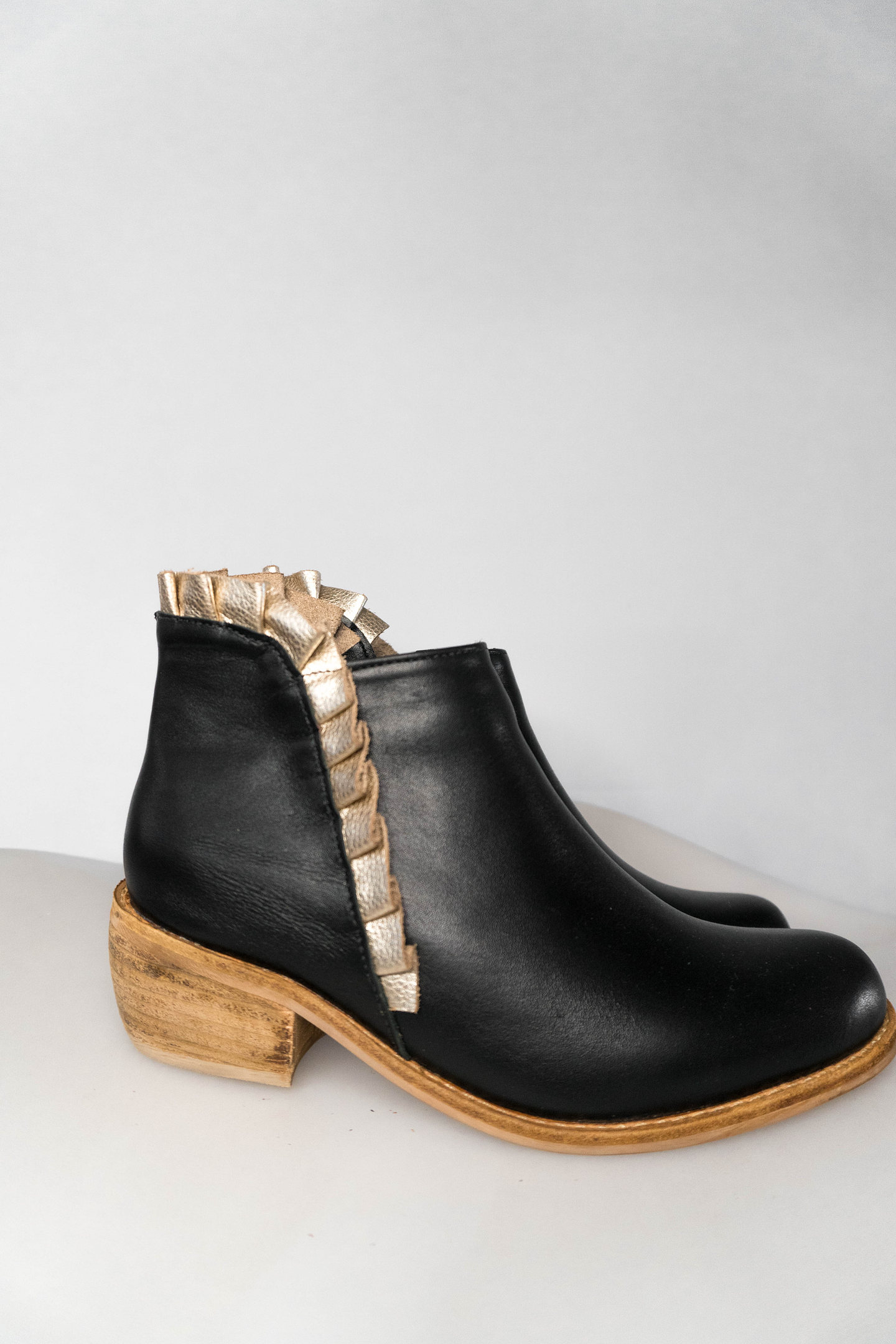 Quito Negro y Dorado  3