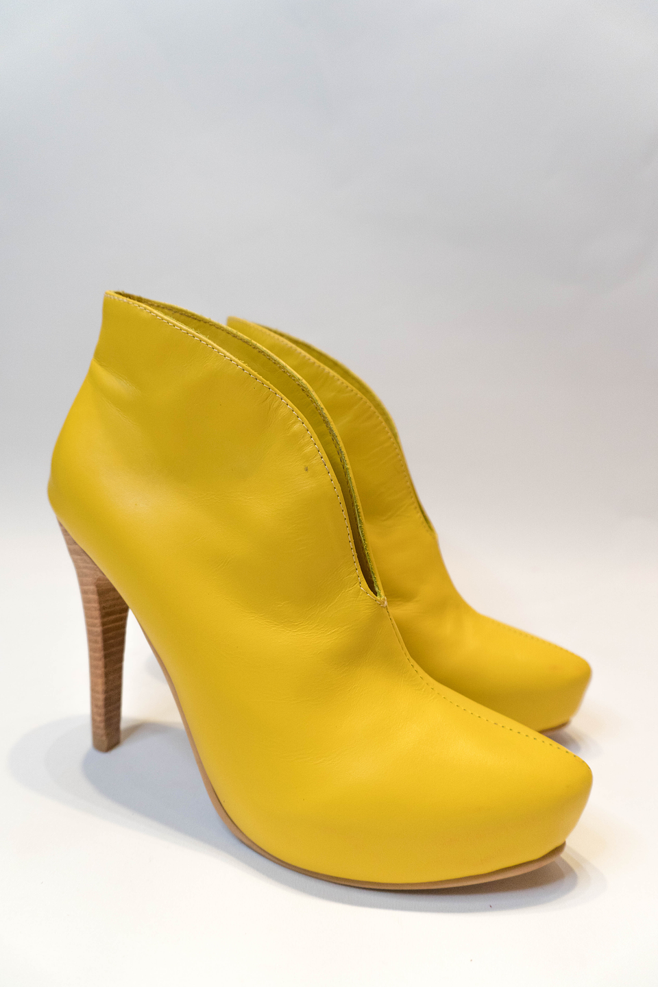 Joyce Amarillas Taco Aguja 1