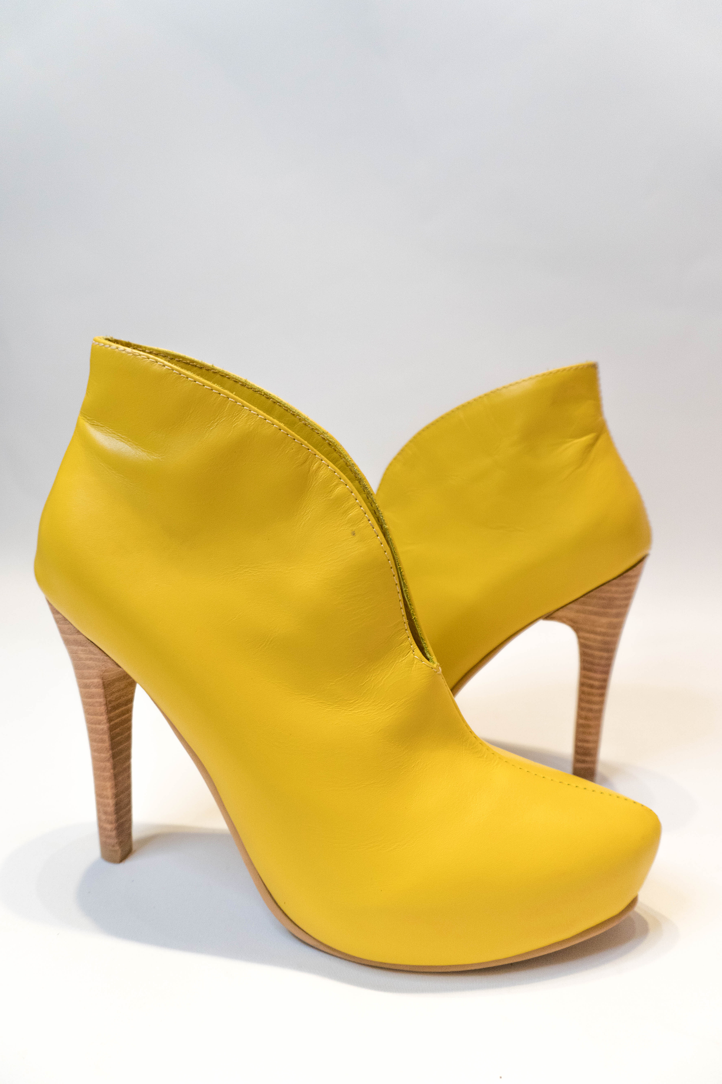 Joyce Amarillas Taco Aguja 3