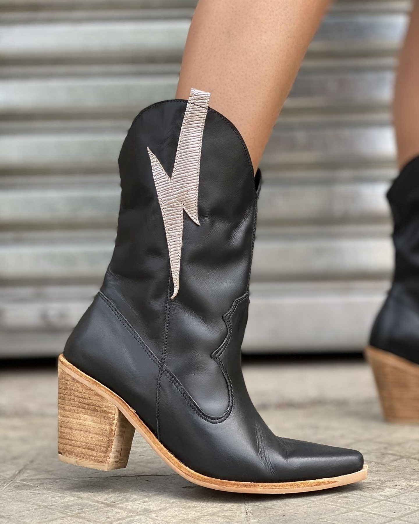 Bota Rayo Negras MIDI 4