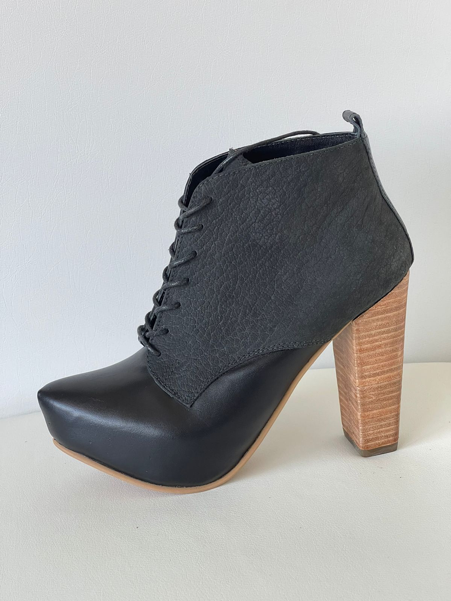 Las Vegas Negro Gamuzado 3