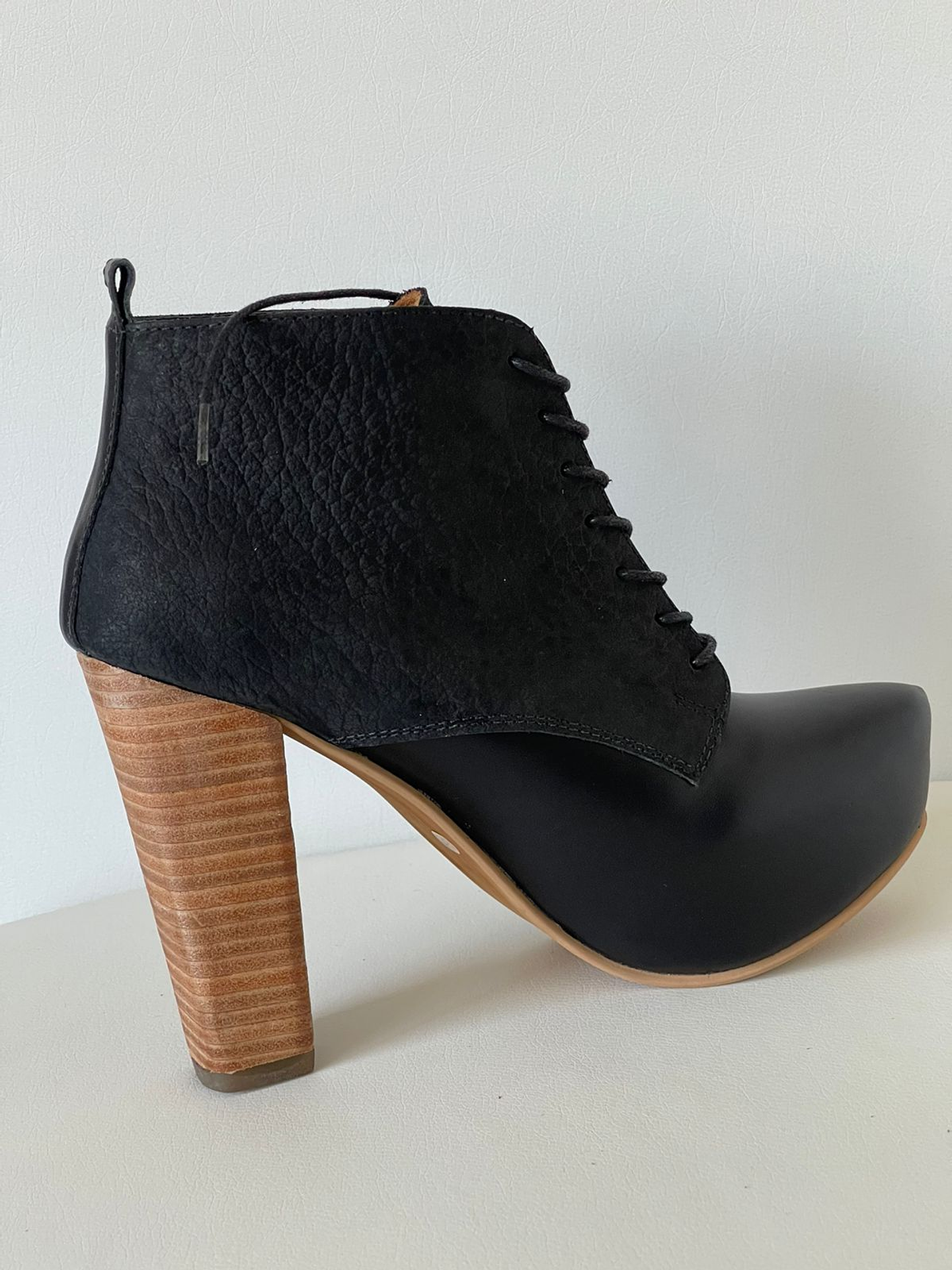 Las Vegas Negro Gamuzado 4