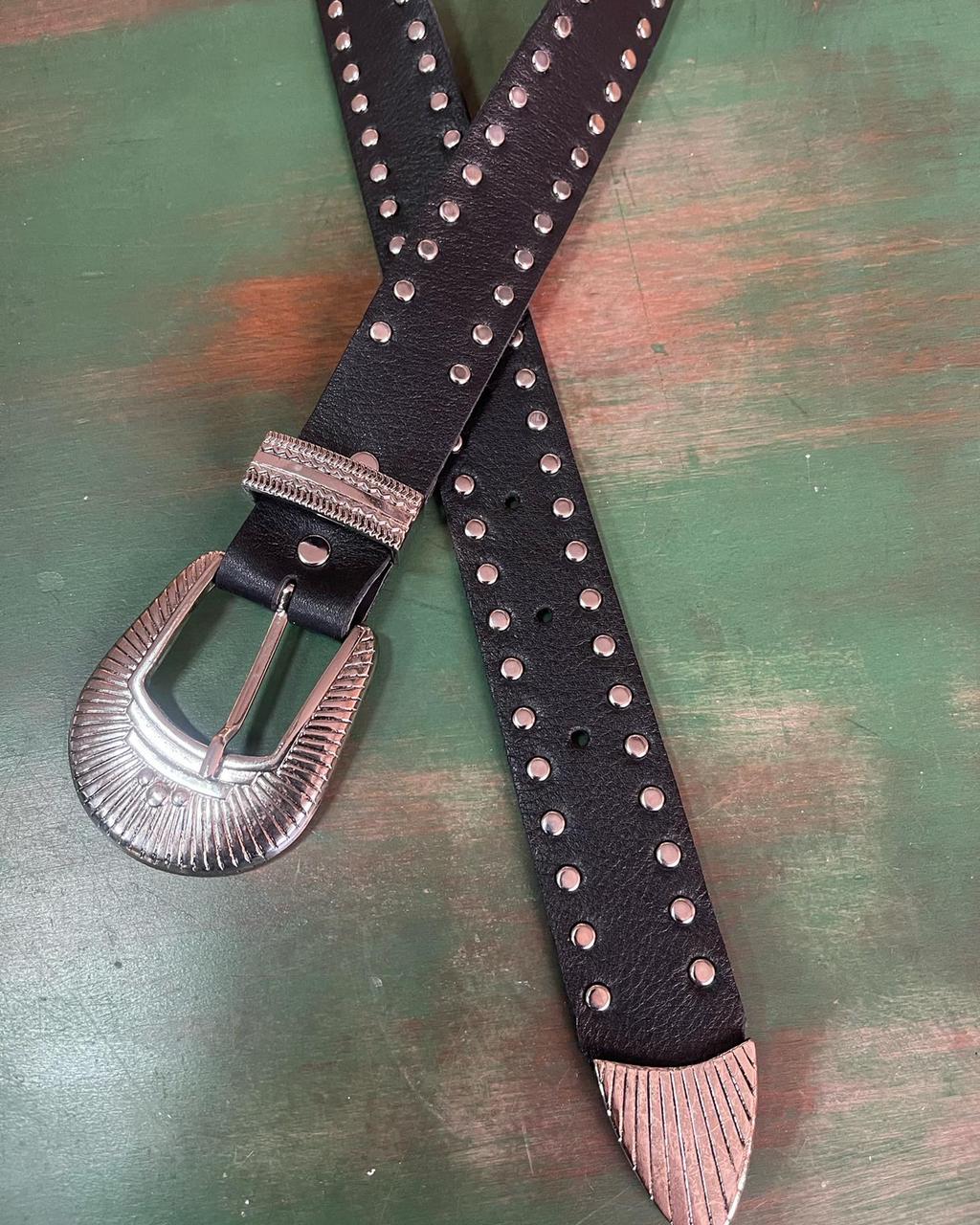 Cinturon de Cuero Negro Tachas