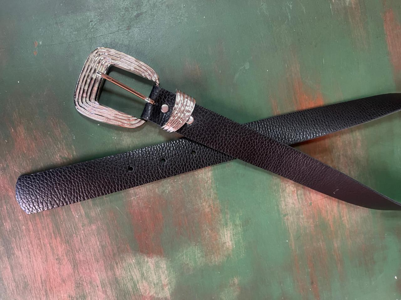 Cinturon de Cuero Negro Texturado