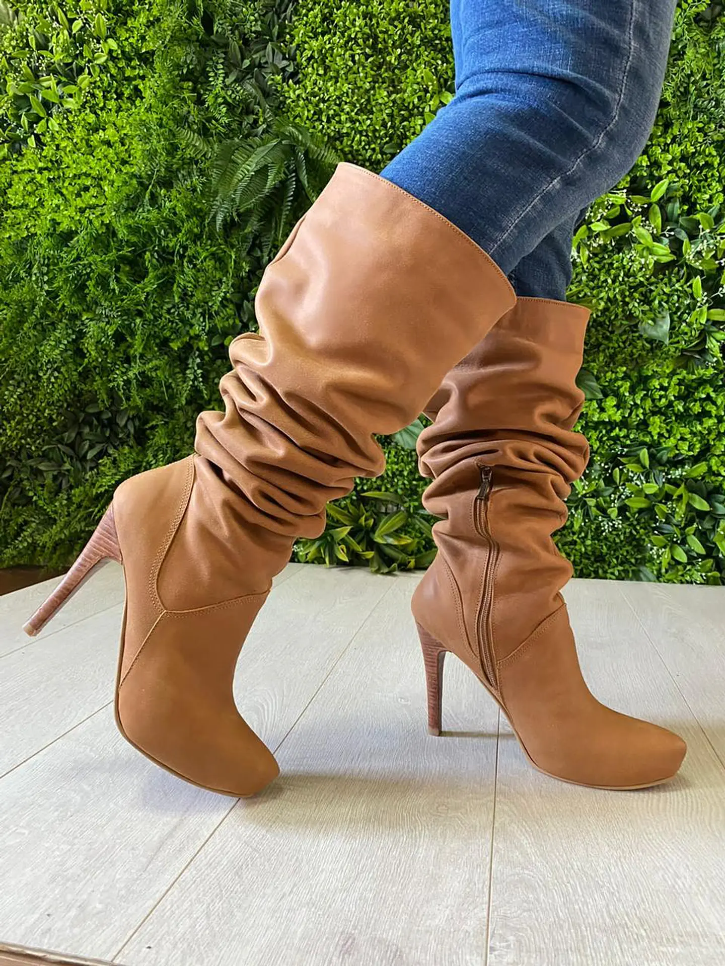 Diana Camel 2