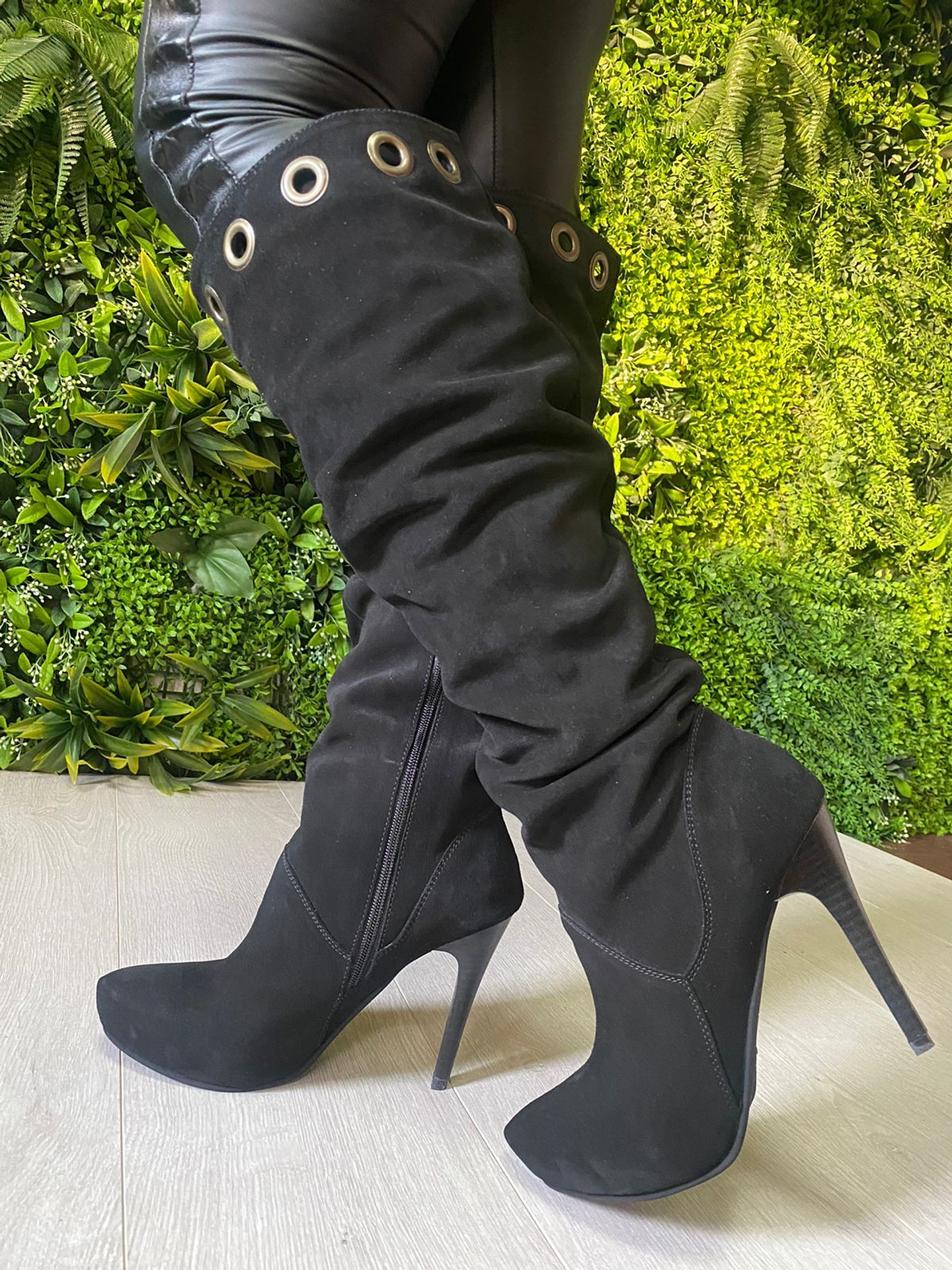 Diana Reno Negro con Ojetillos 6