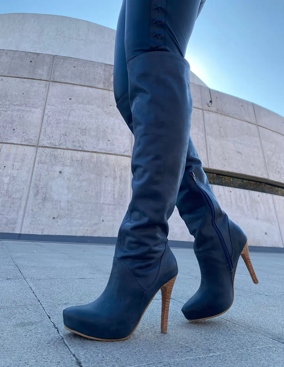 Diana Cuero Azul 4