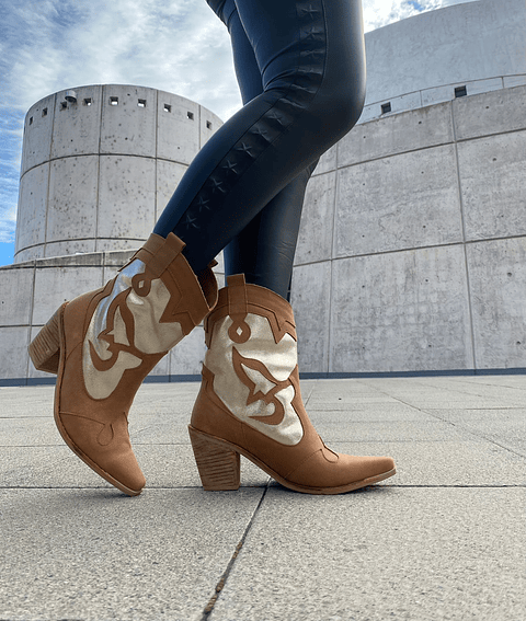 Victoria Camel Con Folia Dorada