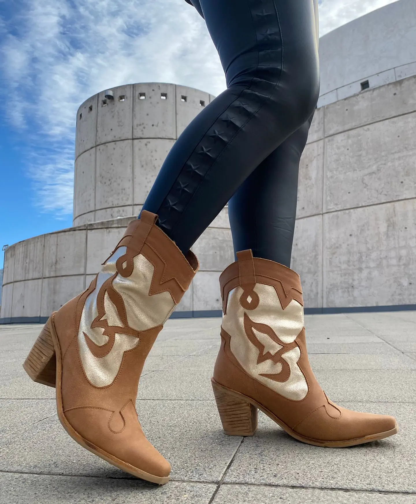 Victoria Camel Con Folia Dorada 3