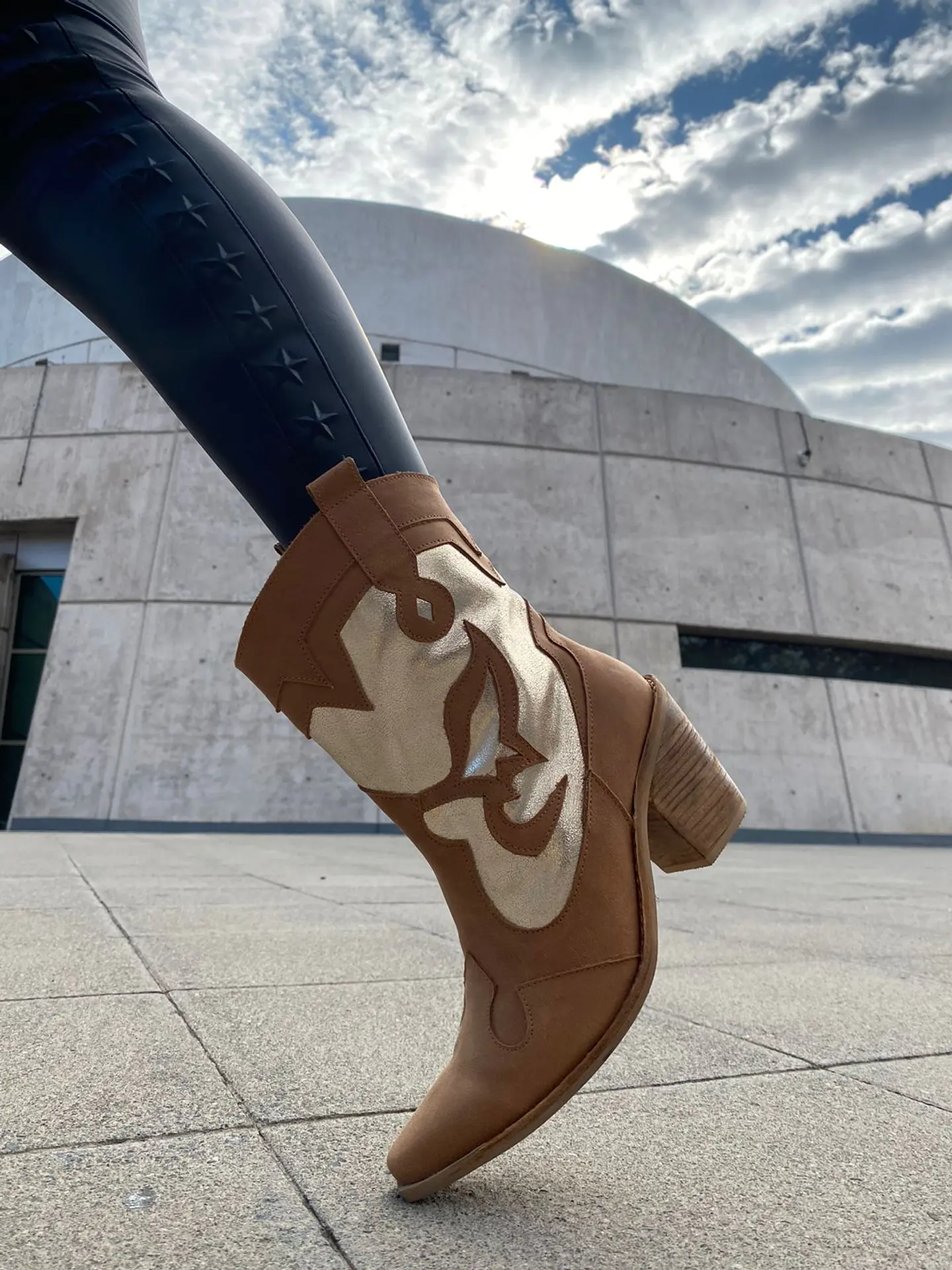 Victoria Camel Con Folia Dorada 4