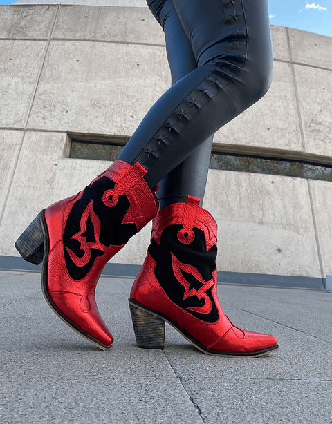 Victoria Cuero Rojo Metalizado Con Reno Negro