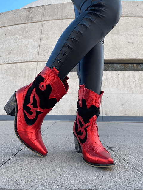 Victoria Cuero Rojo Metalizado Con Reno Negro