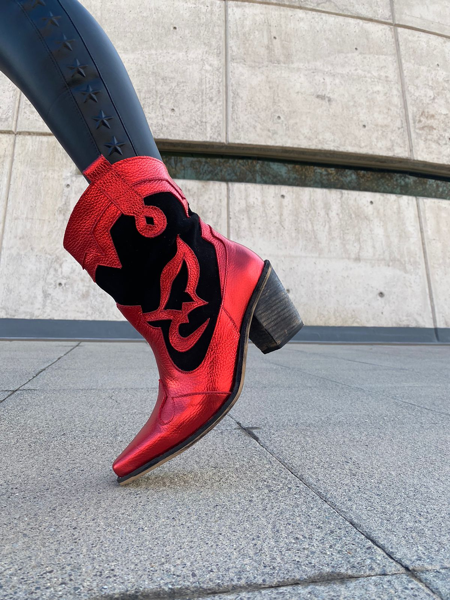 Victoria Cuero Rojo Metalizado Con Reno Negro 4