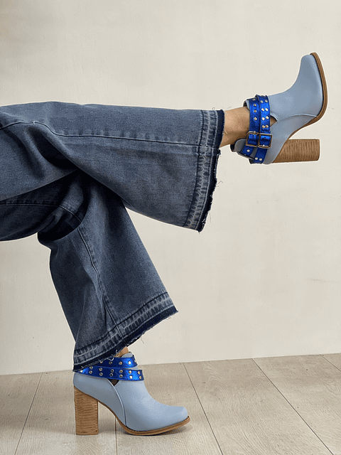 Botin Cala Cuero Celeste 